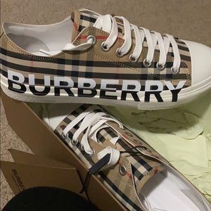 Burberry low top sneaker